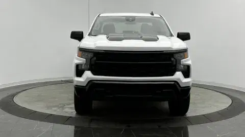 Chevrolet Silverado 1500 Custom Trail Boss - Thumbnail 3