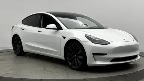 Tesla Model 3 Performance - Thumbnail 4