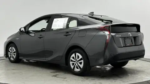 Toyota Prius Two - Thumbnail 6