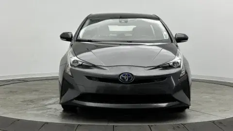Toyota Prius Two - Thumbnail 3