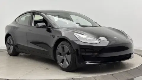 Tesla Model 3 - Thumbnail 4