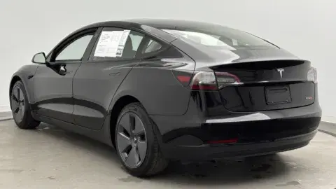 Tesla Model 3 - Thumbnail 6