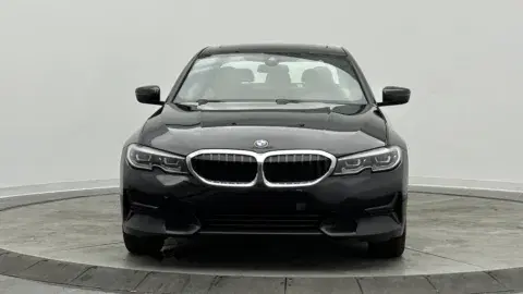 BMW 3 Series 330I - Thumbnail 3
