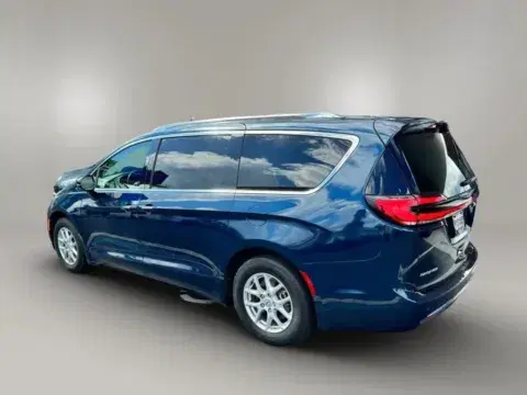Chrysler Pacifica Touring L Minivan 4D - Thumbnail 6