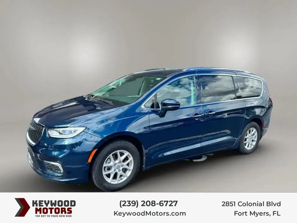 Chrysler Pacifica Touring L Minivan 4D - Thumbnail 2