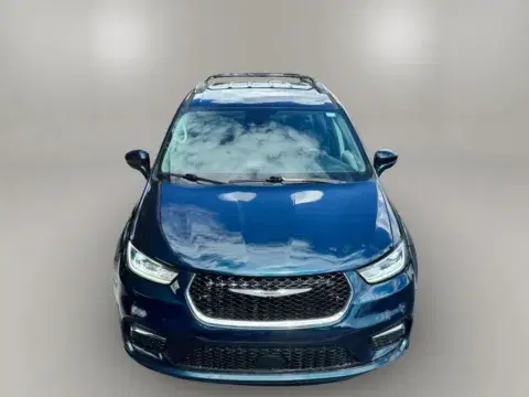 Chrysler Pacifica Touring L Minivan 4D - Thumbnail 4