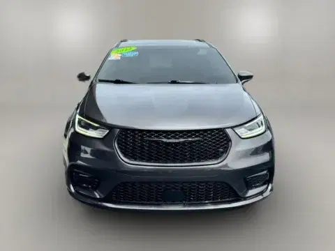 Chrysler Pacifica Touring L Van 4D - Thumbnail 3