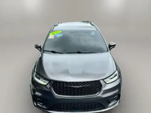 Chrysler Pacifica Touring L Van 4D - Thumbnail 4