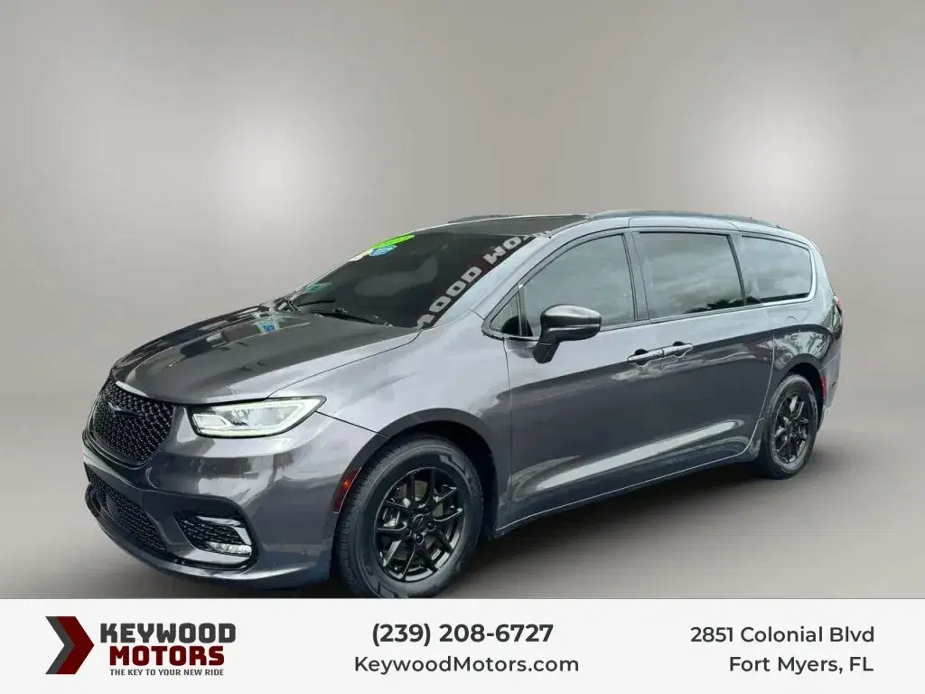 Chrysler Pacifica Touring L Van 4D - View 1