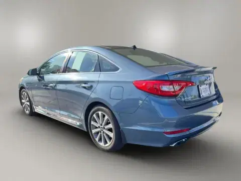 Hyundai Sonata Limited Sedan 4D - Thumbnail 4