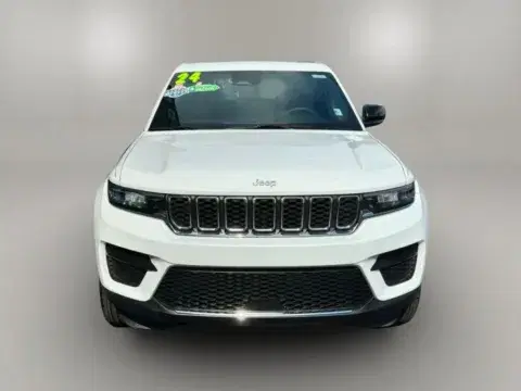 Jeep Grand Cherokee Laredo X Sport Utility 4D - Thumbnail 3