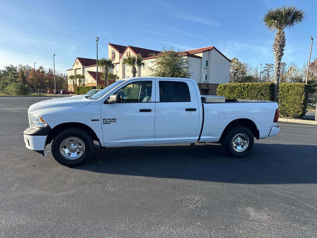 Ram 1500 Classictradesman 4X4 Crew Cab 6'4" Box - Thumbnail 4