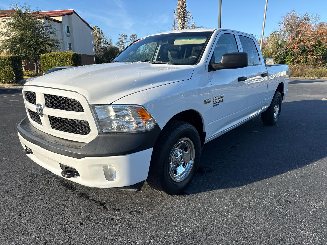 Ram 1500 Classictradesman 4X4 Crew Cab 6'4" Box - Thumbnail 3