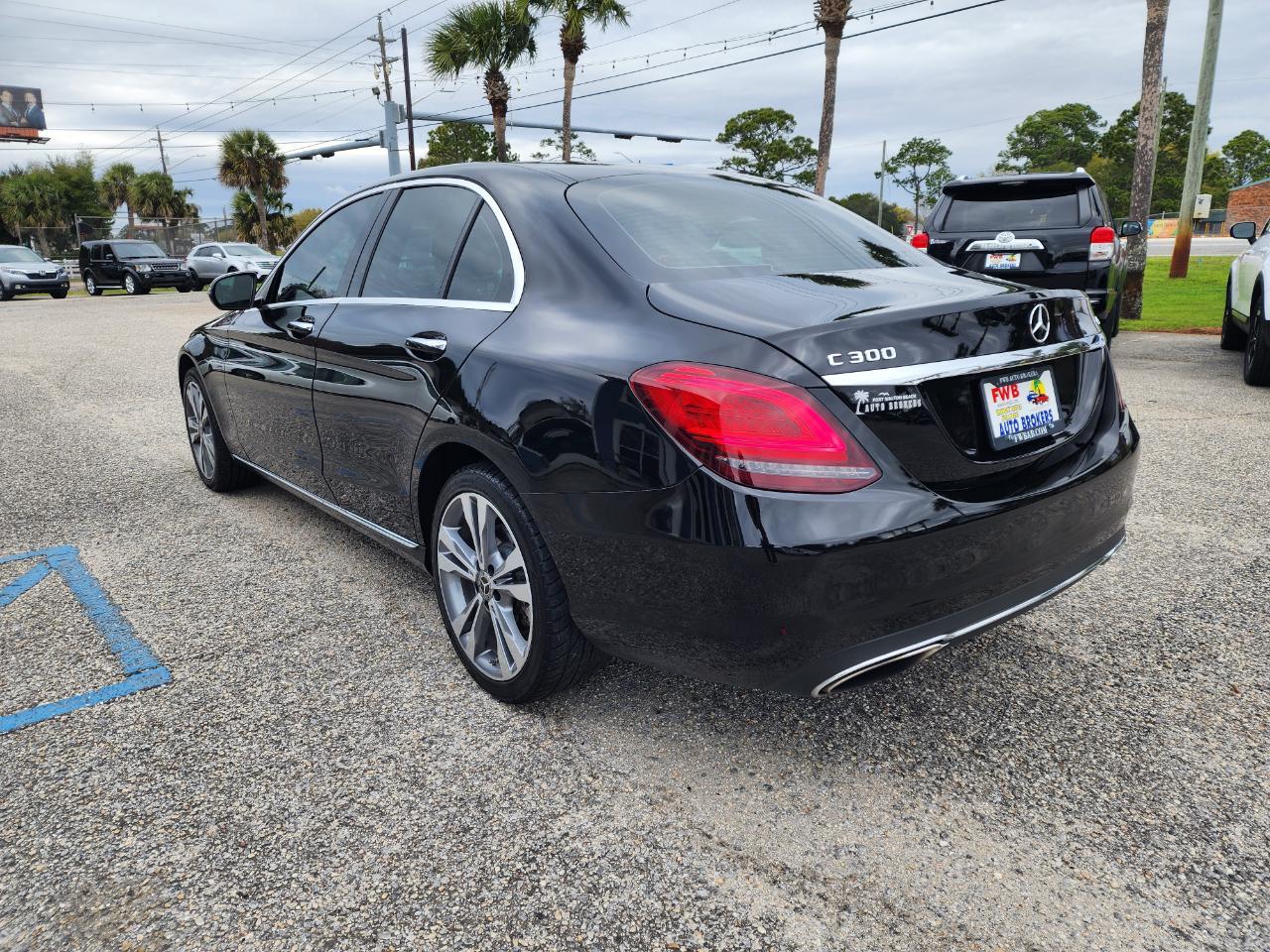 Mercedes-Benz C-Classc 300 4Matic Sedan - Thumbnail 3