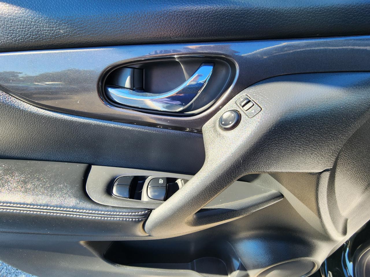 Nissan Rogueawd Sv - Thumbnail 17