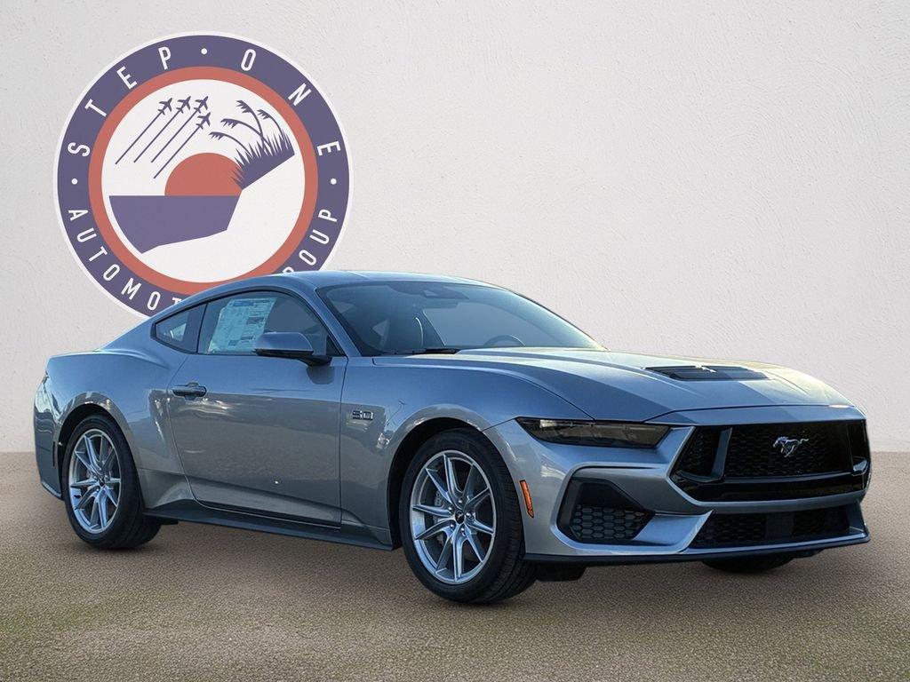 Ford Mustang Gt Premium Fastback - Thumbnail 3