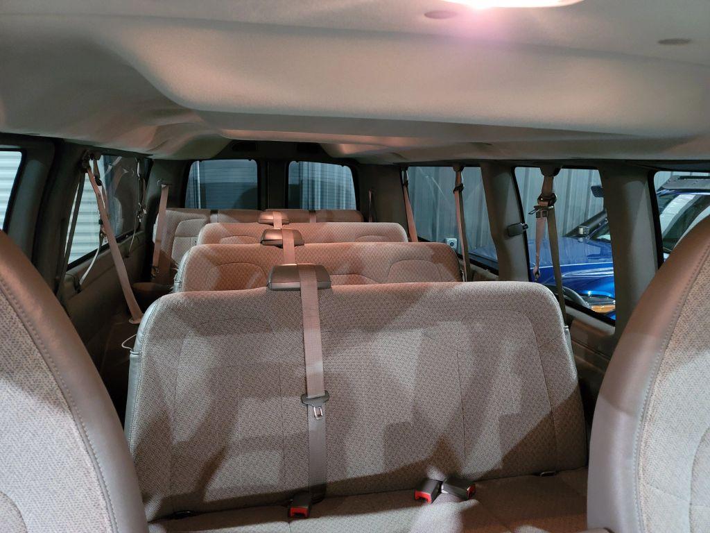 Chevrolet Express 3500 Passenger - - Thumbnail 11