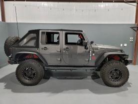 Jeep Wrangler Unlimited - - Thumbnail 3