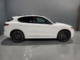 Alfa Romeo Stelvio - - Thumbnail 3