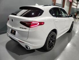 Alfa Romeo Stelvio - - Thumbnail 4