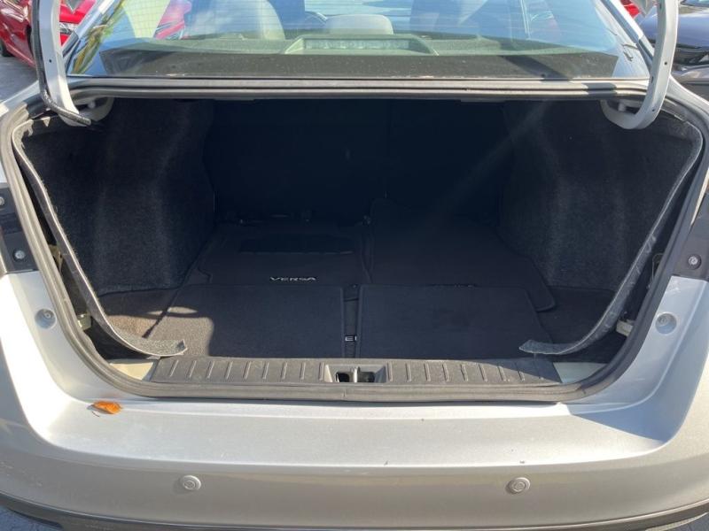 Nissan Versa 1.6 Sv - Thumbnail 19