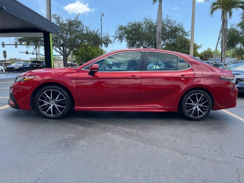 Toyota Camry Se - Thumbnail 3