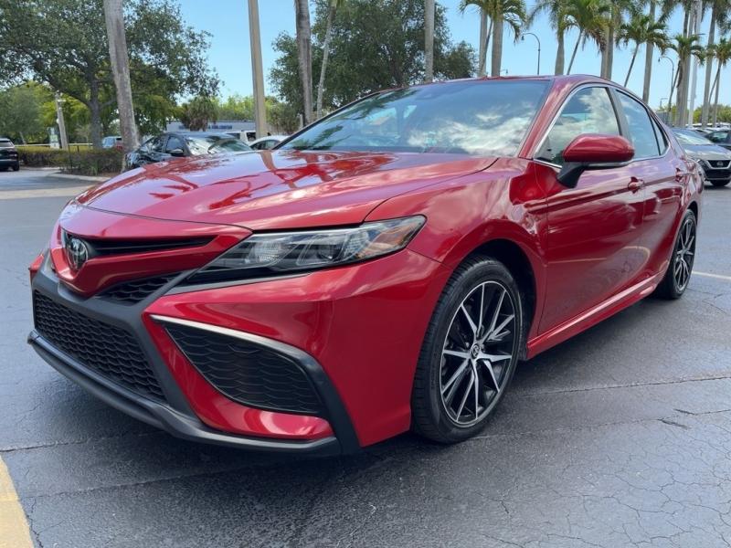 Toyota Camry Se - Thumbnail 2