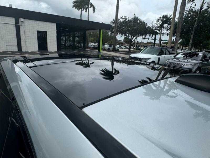 Land Rover Range Rover Velar S - Thumbnail 8