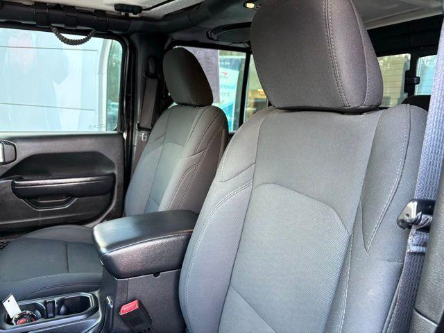 Jeep Gladiator - Thumbnail 15