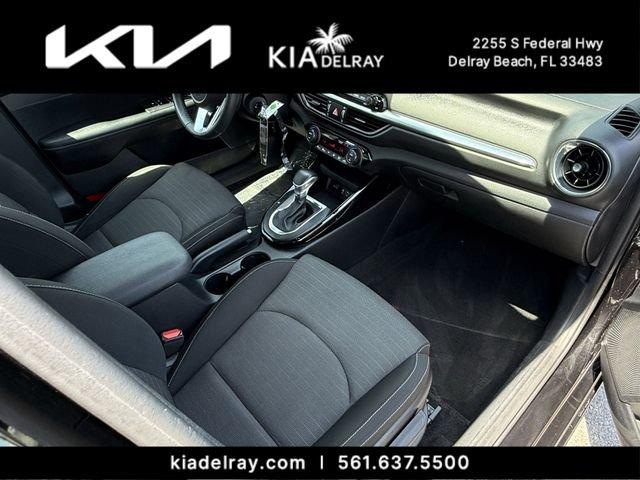 Kia Forte S - Thumbnail 11