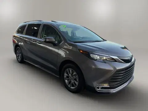 Toyota Sienna Xle Van 4D - Thumbnail 6