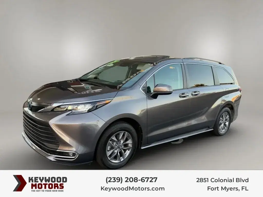 Toyota Sienna Xle Van 4D - Thumbnail 2