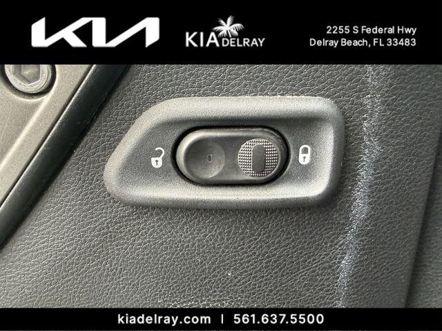 Jeep Wrangler Sport - Thumbnail 16