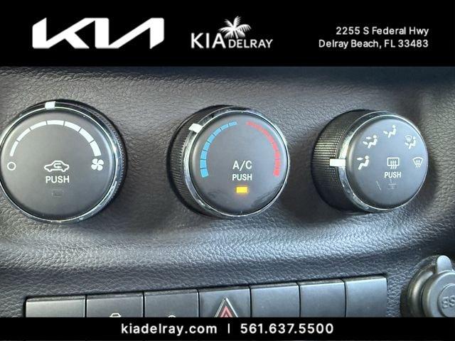 Jeep Wrangler Sport - Thumbnail 20