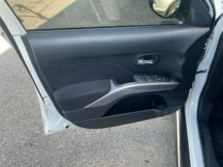 Mitsubishi Outlander - Thumbnail 12