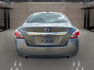 Nissan Altima - Thumbnail 11