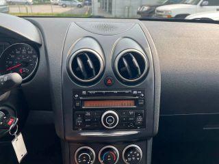 Nissan Rogue - Thumbnail 3