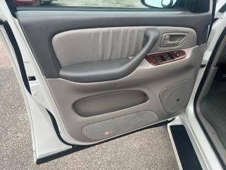 Toyota Sequoia - Thumbnail 13