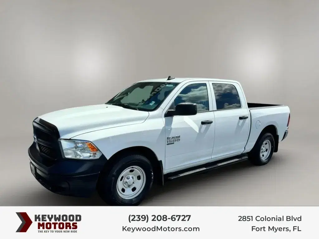 Ram 1500 Classic Crew Cab Tradesman Pickup 4D 5 1/2 Ft - Thumbnail 2