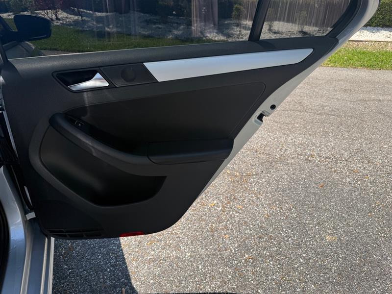 Volkswagen Jetta Se - Thumbnail 18