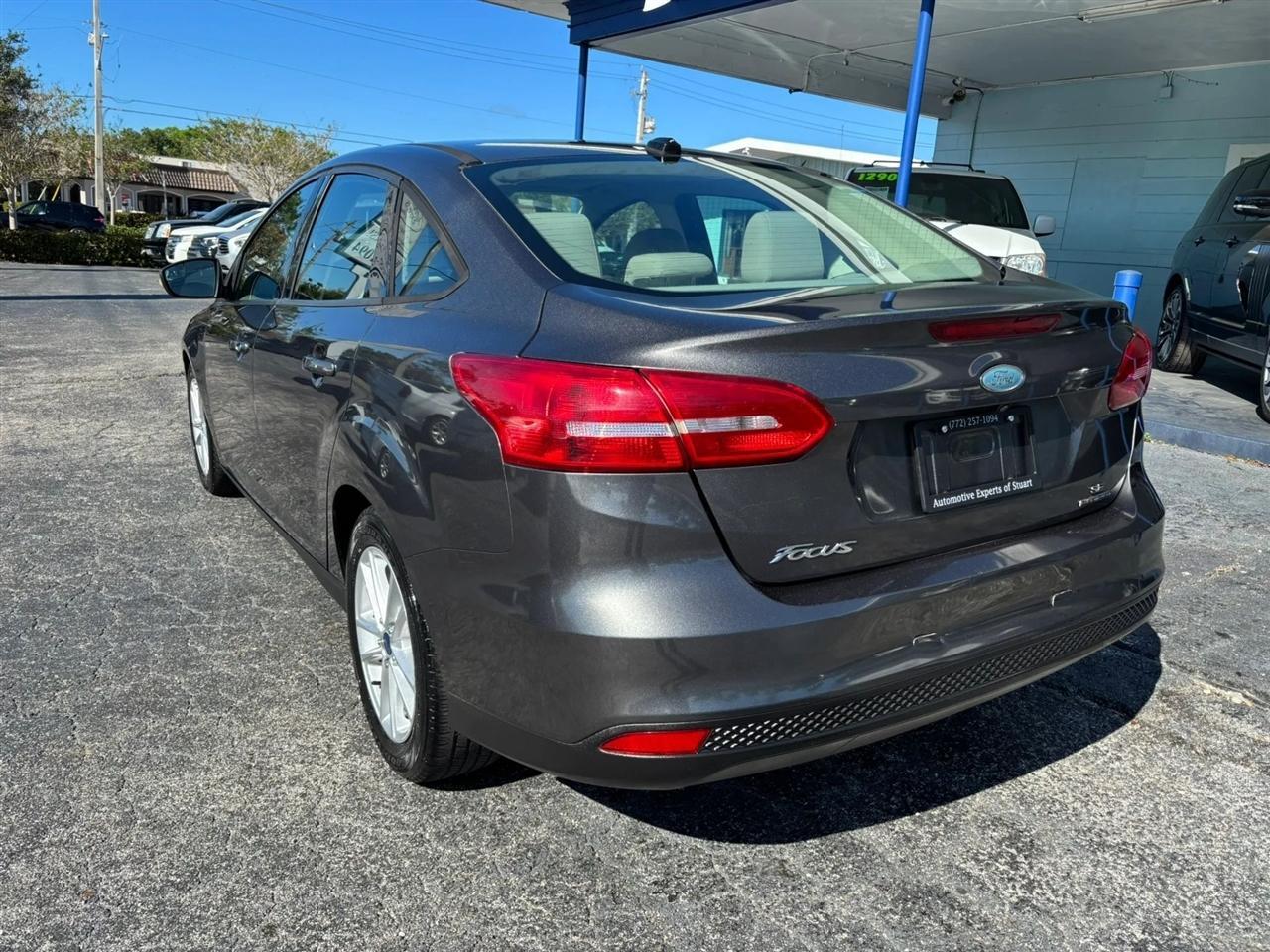 Ford Focus Se Sedan - Thumbnail 3