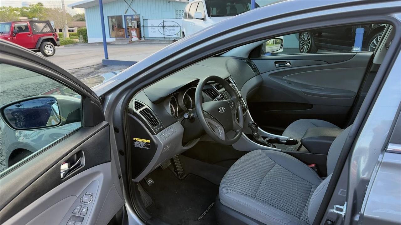 Hyundai Sonata Gls - Thumbnail 9