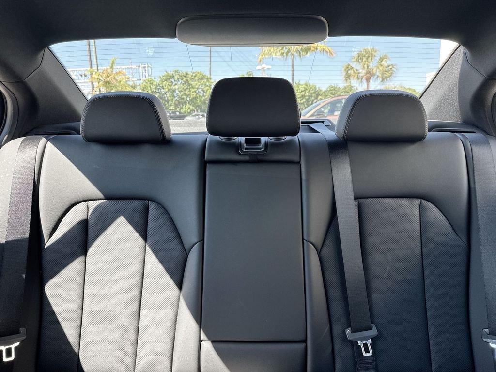 Bmw 3 Series 330I Rwd 4D Sedan - Thumbnail 20