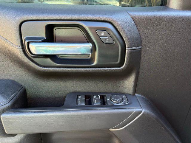 Chevrolet Silverado 1500 - Thumbnail 10