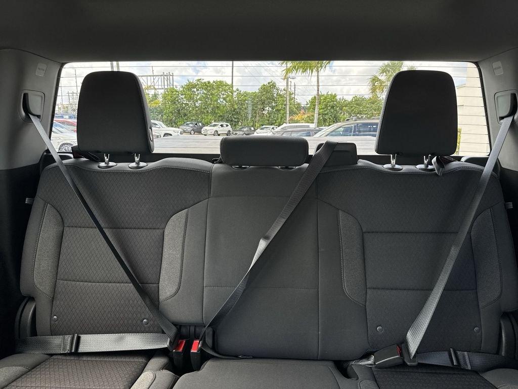 Chevrolet Silverado 1500 Custom Rwd 4D Crew Cab - Thumbnail 20