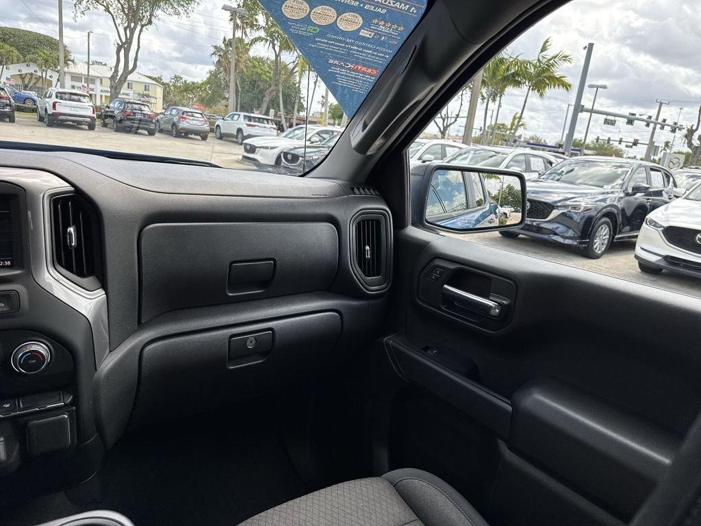 Chevrolet Silverado 1500 Custom Rwd 4D Crew Cab - Thumbnail 17