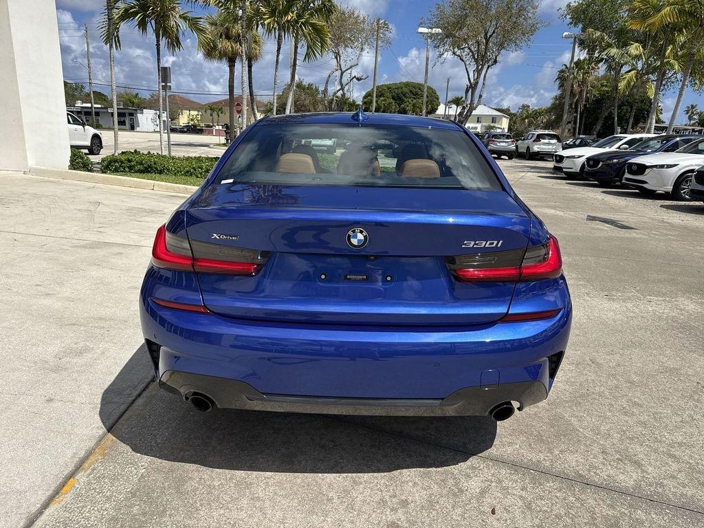 Bmw 3 Series 330I Xdrive Awd 4D Sedan - Thumbnail 4