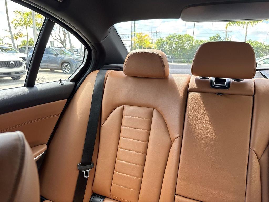 Bmw 3 Series 330I Xdrive Awd 4D Sedan - Thumbnail 19