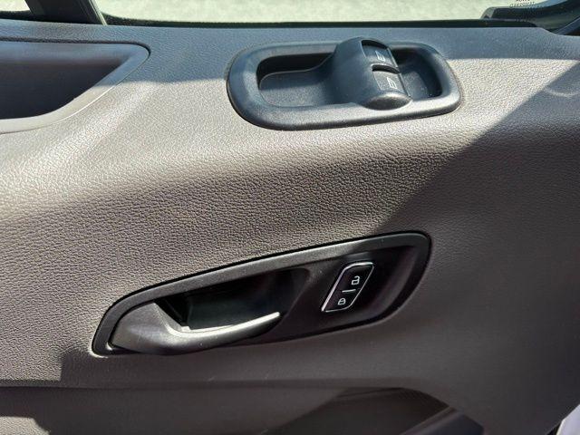 Ford Transit-150 - Thumbnail 10