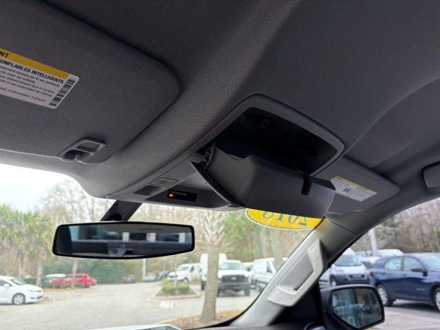 Chevrolet Silverado 1500 - Thumbnail 15